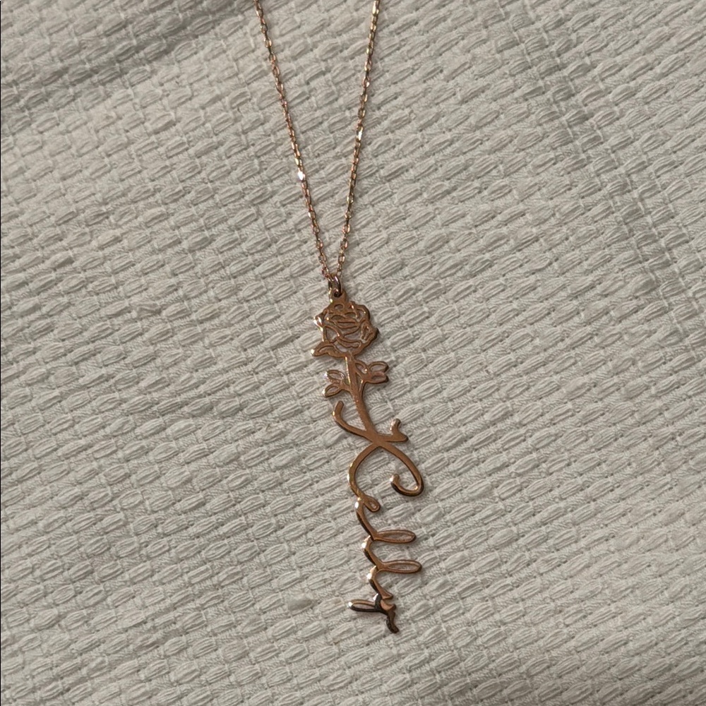 Rose Gold “Kelly” pendant necklace